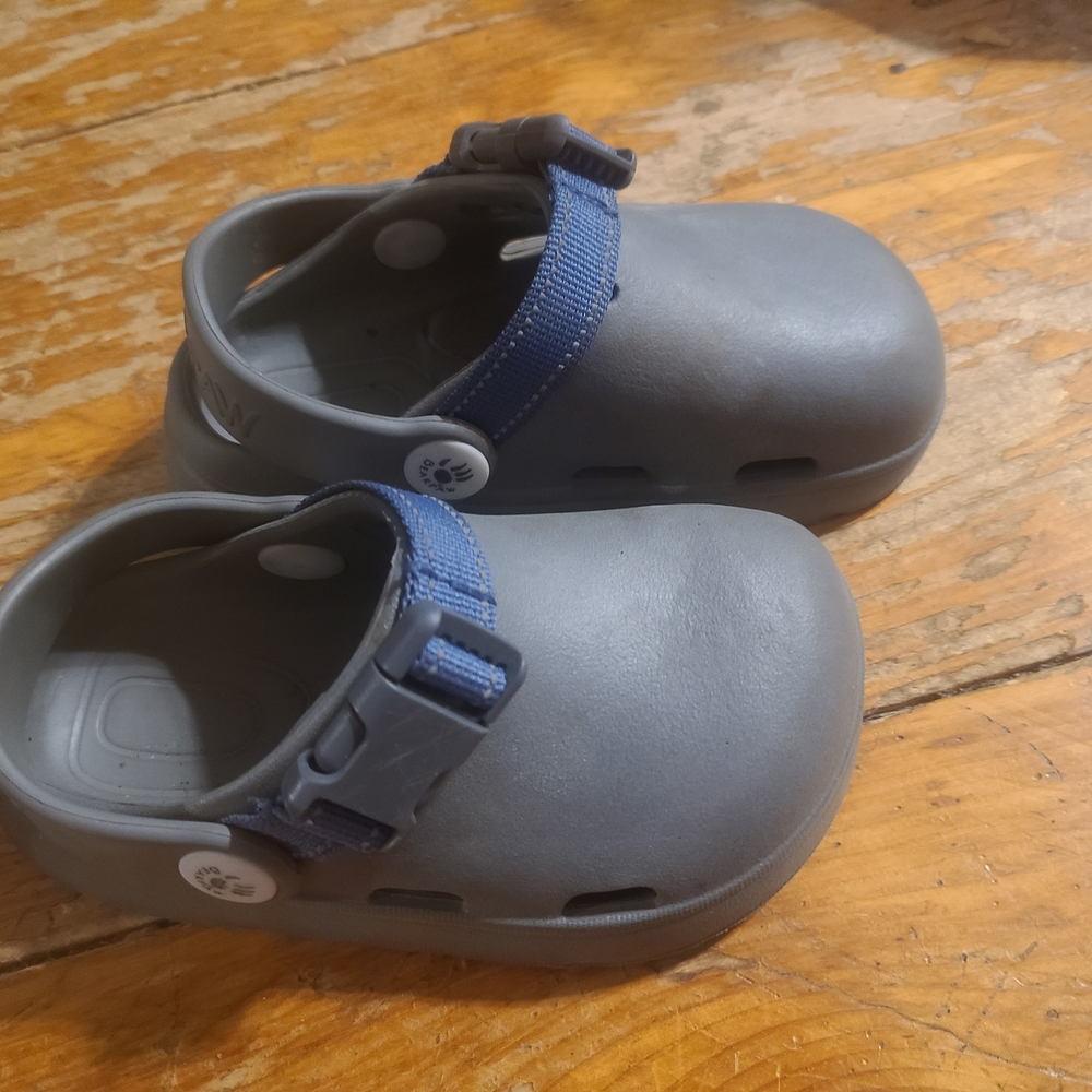 BearPaw Kids Gray Water Shoes with Blue Strap